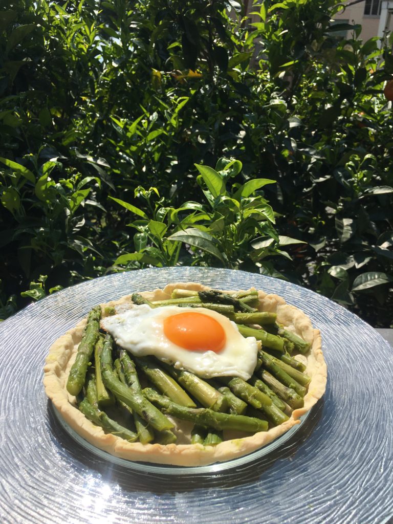 COFANETTO DI PASTA BRISE' DI FARINA DI RISO  CON ASPARAGI E UOVO