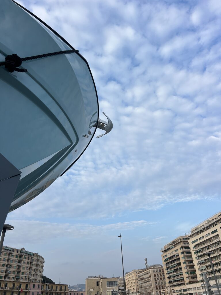 Prua di uno Yacht, Genova vista dal mare al Salone Nautico di Genova
